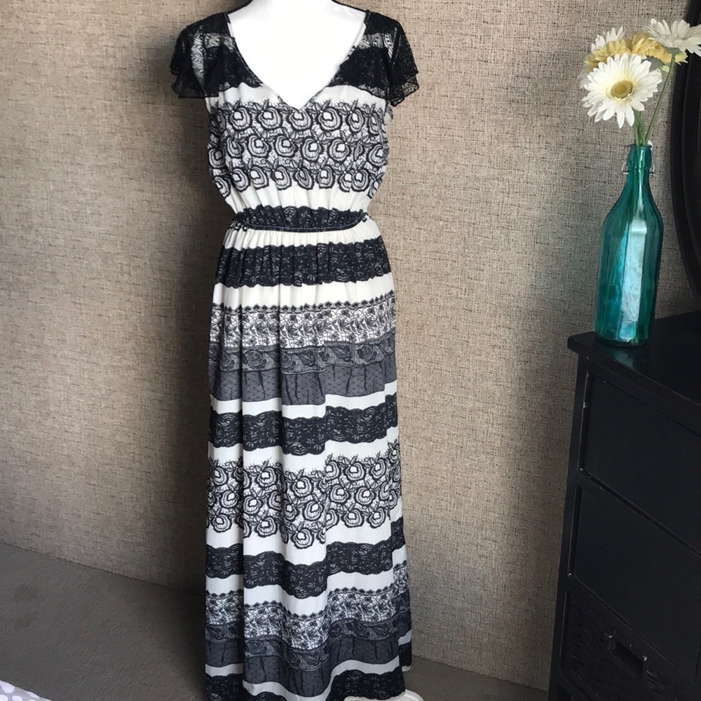 Kardashian Kollection black and white dress size M